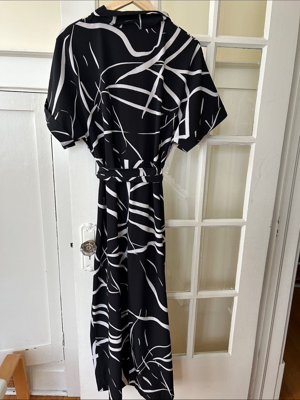 DKNY Black and White Abstract mid calf Shirtdress - Picture 6 of 6